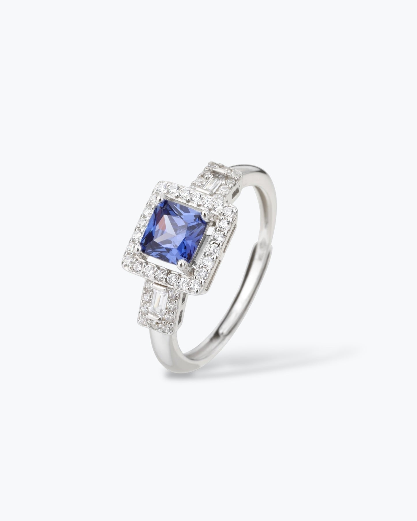 ANELLO IN ARGENTO TAGLIO QUADRATO CON CORINDONE SINTETICO
