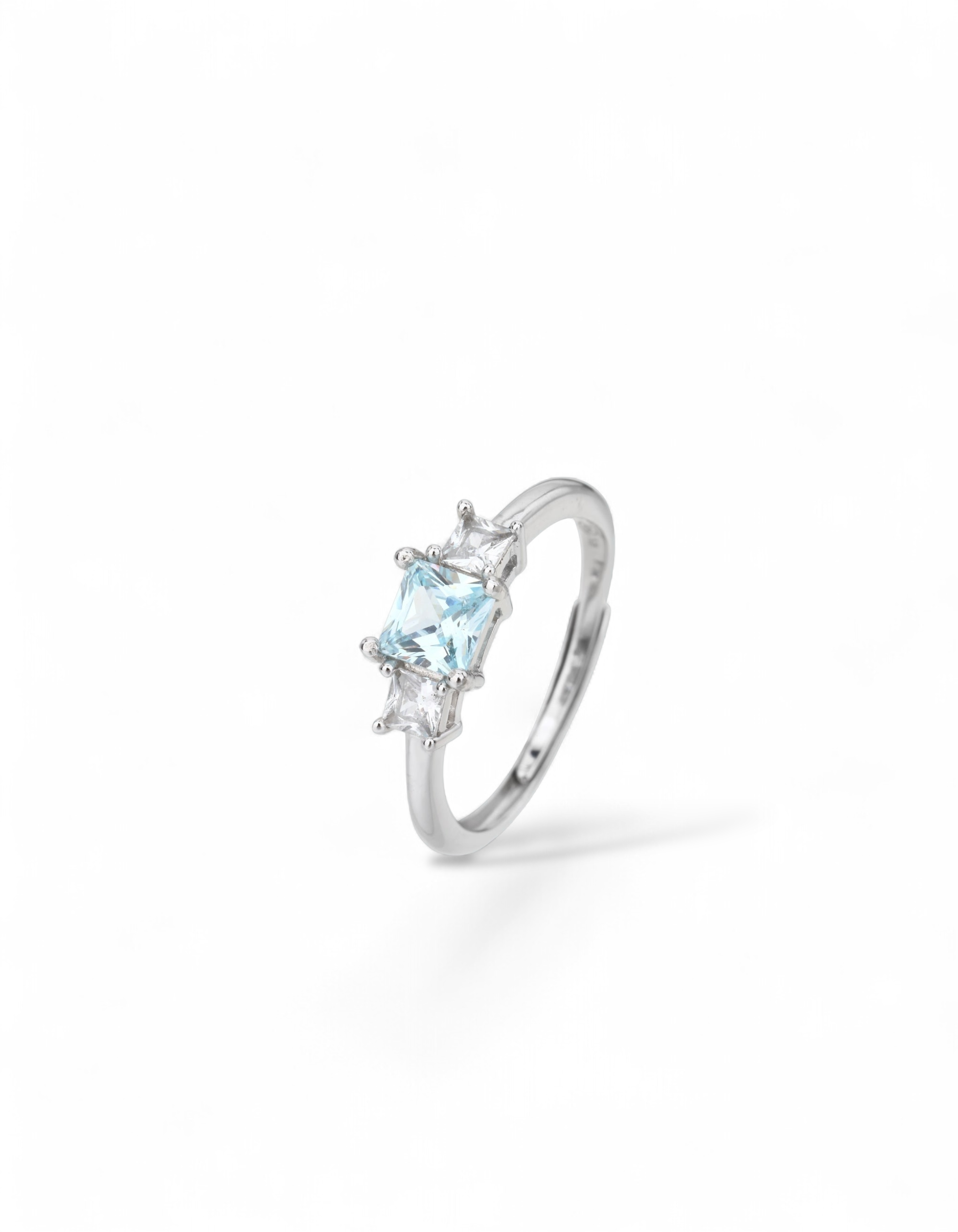 ANELLO CON ZIRCONE CENTRALE COLORATO