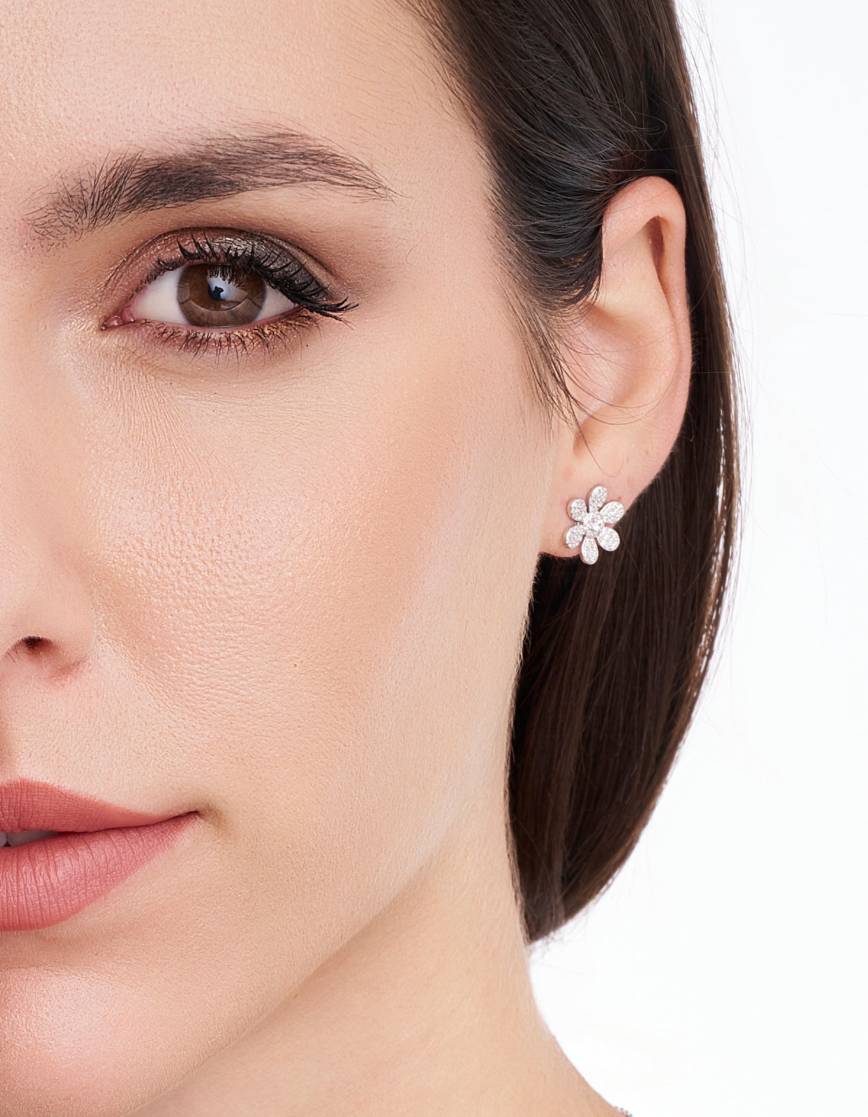 Orecchini a lobo a forma di fiore a sei petali in argento 925 rodiato ricoperti da micro pavé di zirconi - Di Luce Bijoux