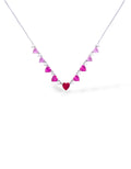 Collana girocollo in argento 925 rodiato con catenella regolabile e nove pietre a cuore disposte con sfumatura dégradé simmetrica dal rosa al rosso Di Luce Bijoux