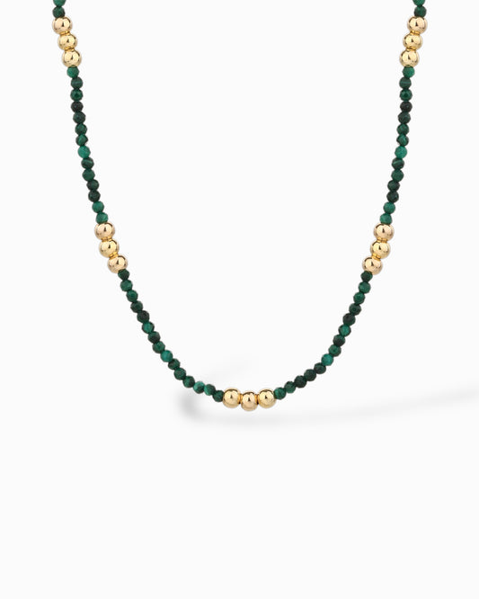 Collana  con Palline Verdi in Malachite e Dettagli Dorati