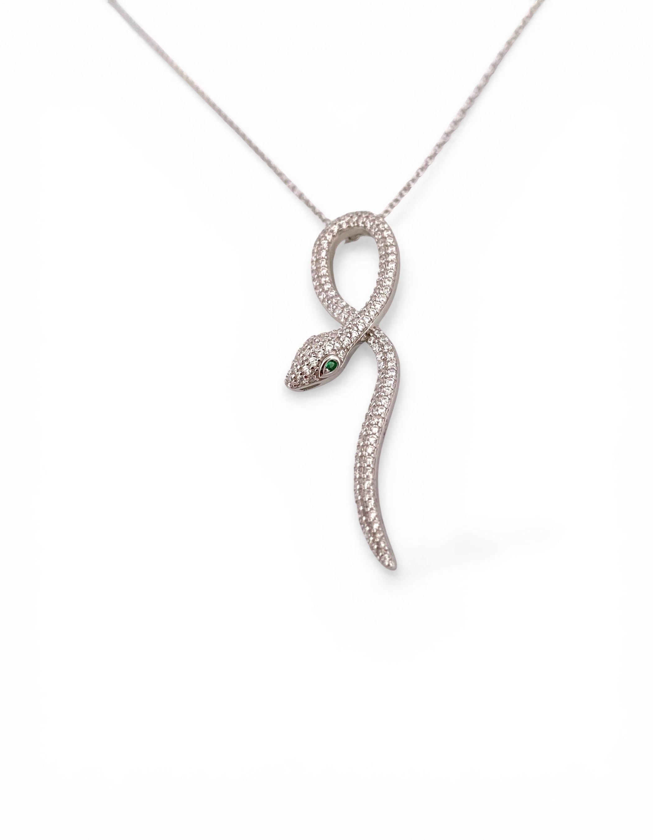 Collana con ciondolo a forma di serpente con pavè di zirconi e occhio verde in argento 925 placcato rodio Di Luce Bijoux.