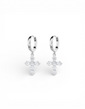 Orecchini a cerchietto in argento 925 rodiato con ciondolo a croce geometrica in zirconi Di Luce Bijoux.