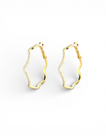 Orecchini a cerchio grandi con design ondulato a onde in argento 925 placcato oro giallo e profilo frontale di zirconi Di Luce Bijoux