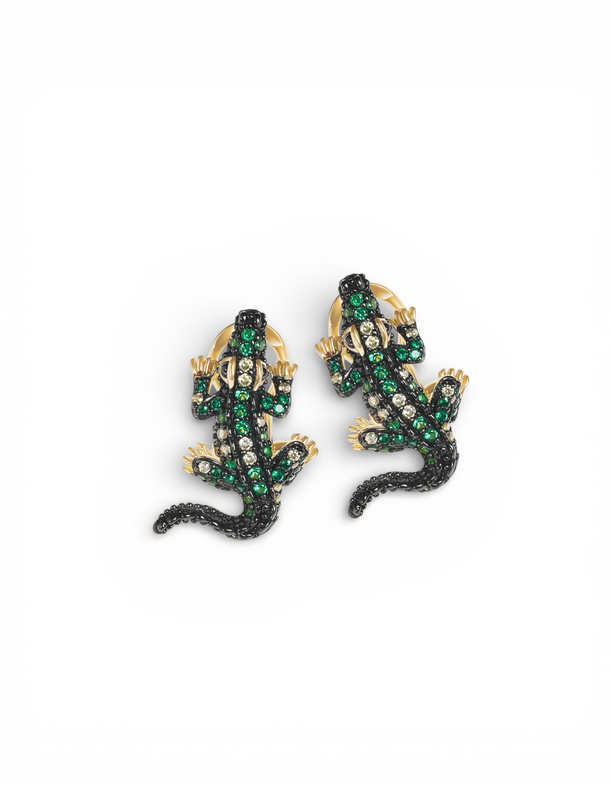 Orecchini a clip a forma di coccodrillo in argento 925 placcato oro con pavé di zirconi verdi, bianchi e dettagli neri bruniti Di Luce Bijoux