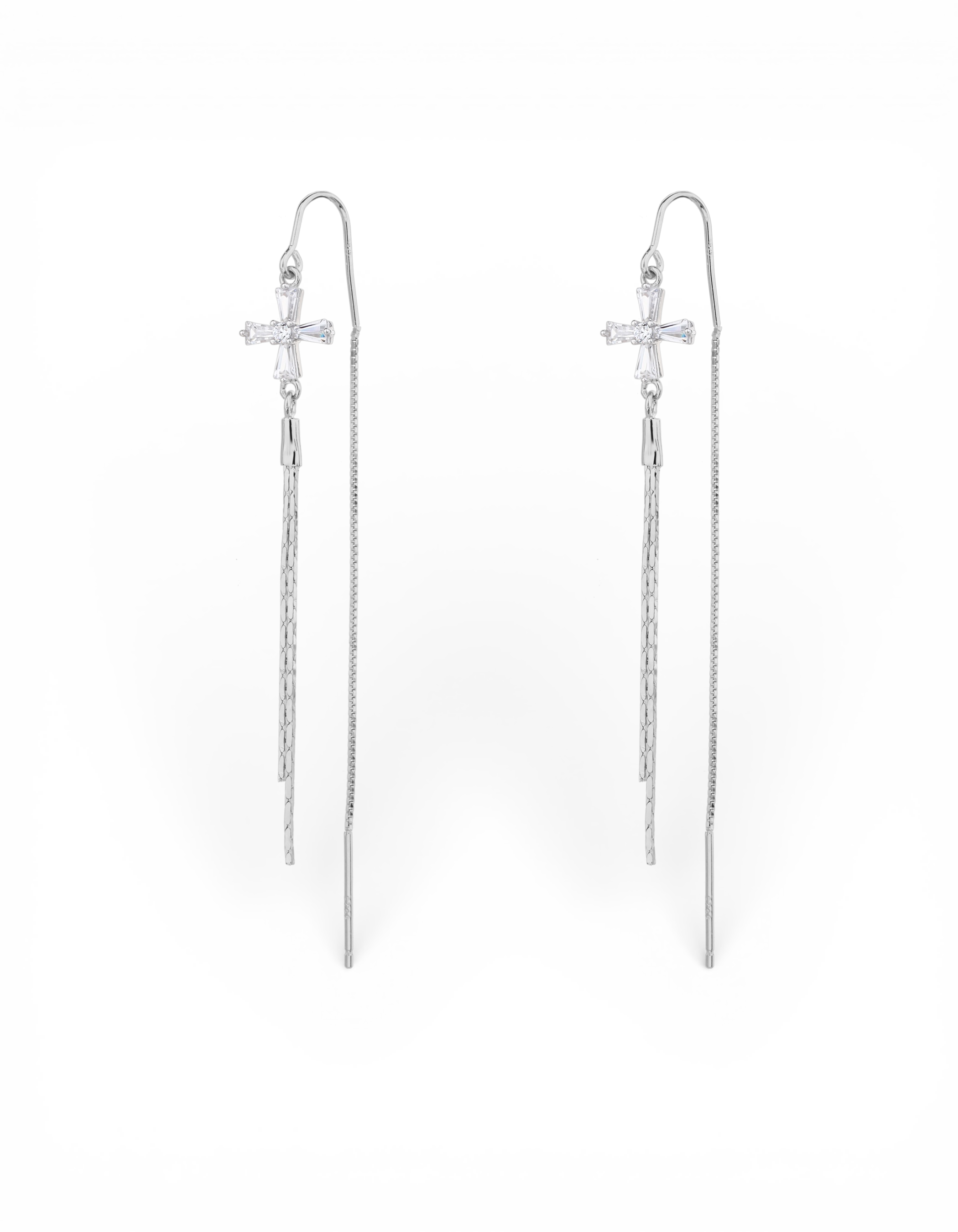 Orecchini passanti a filo modello sali e scendi in argento 925 rodiato con pendente a croce in zirconi taglio baguette e catenine sottili Di Luce Bijoux