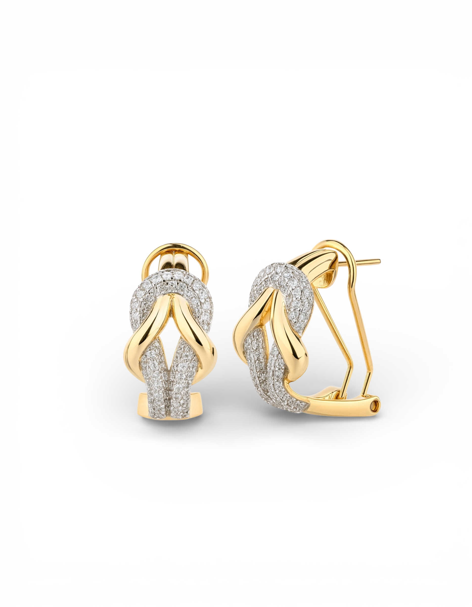 Orecchini a semicerchio con design intrecciato a nodo in argento 925 placcato oro giallo e pavè di zirconi Di Luce Bijoux.