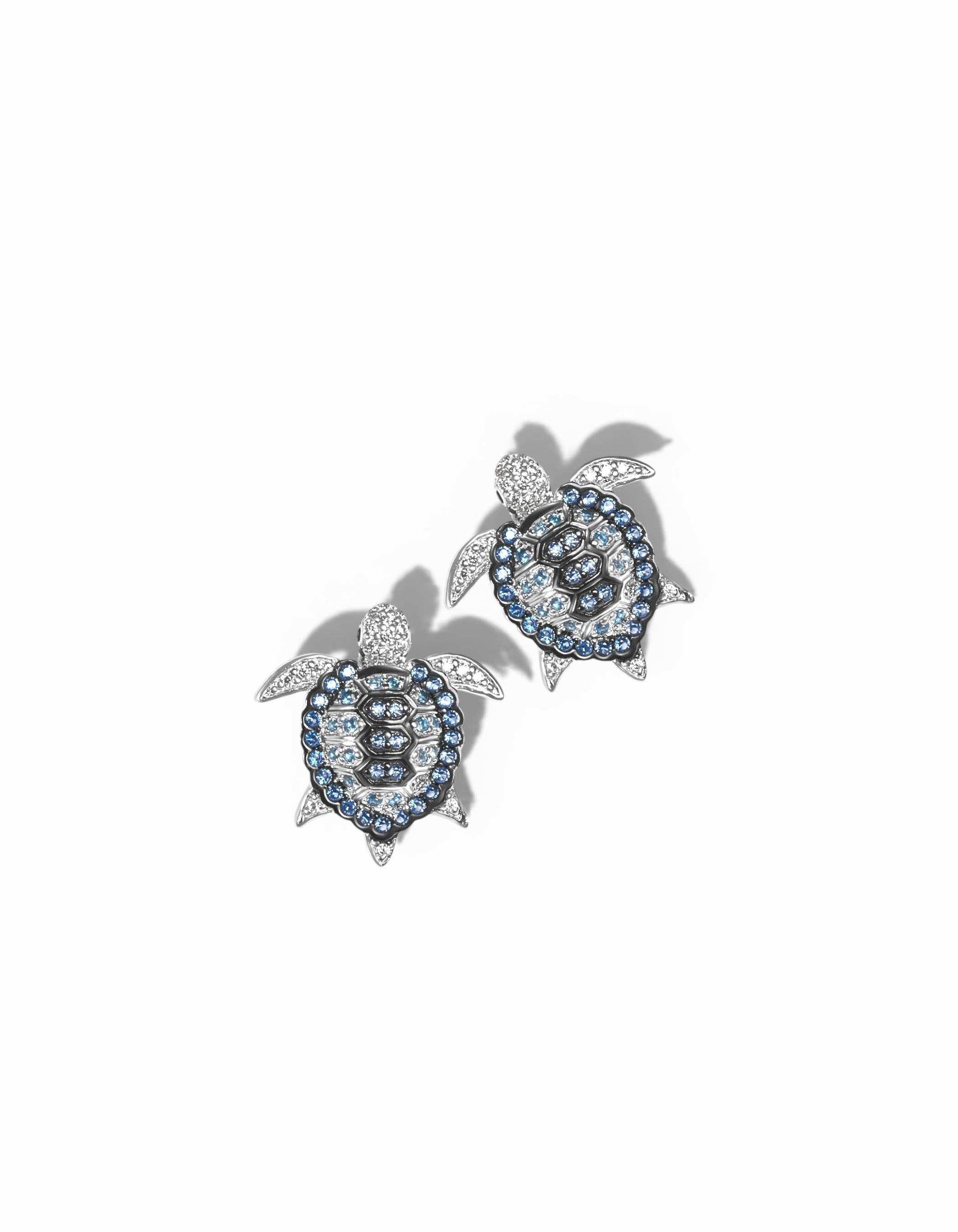 orecchini lobo con perno a forma di tartaruga marina in argento 925 e zirconi blu, zaffiro, tanzanite e bianco anallergici e nikel free Di Luce Bijoux
