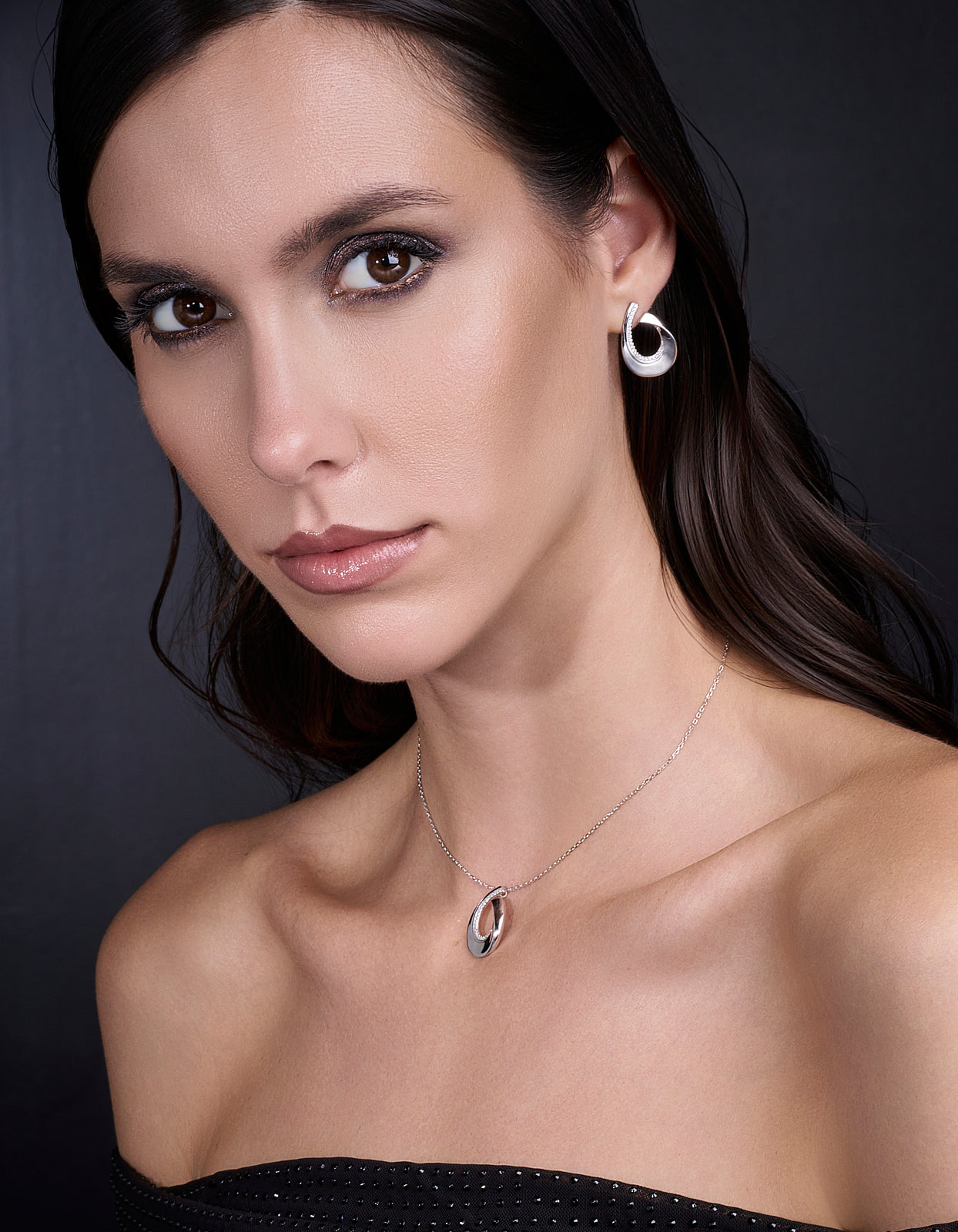 parure 16_2025_09_28_DILUCE_NATALE_1080.jpg__PID:c8c37074-0f4e-4ad7-97f4-aa008270d629