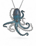 Spilla e ciondolo scultura a forma di polpo firmata DiLuce Bijoux, realizzata in argento 925 con pavé di zirconi luminosi sfumati dégradé nei toni del blu profondo, azzurro mare e bianco diamante.